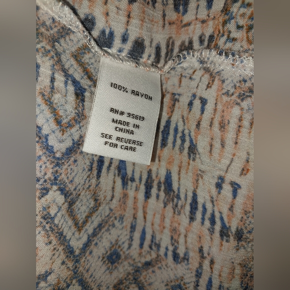 NWT!!! Boho Print Flutter Top. Size L. - Picture 4 of 5